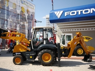 雷沃重工FLB268挖掘裝載機(jī)